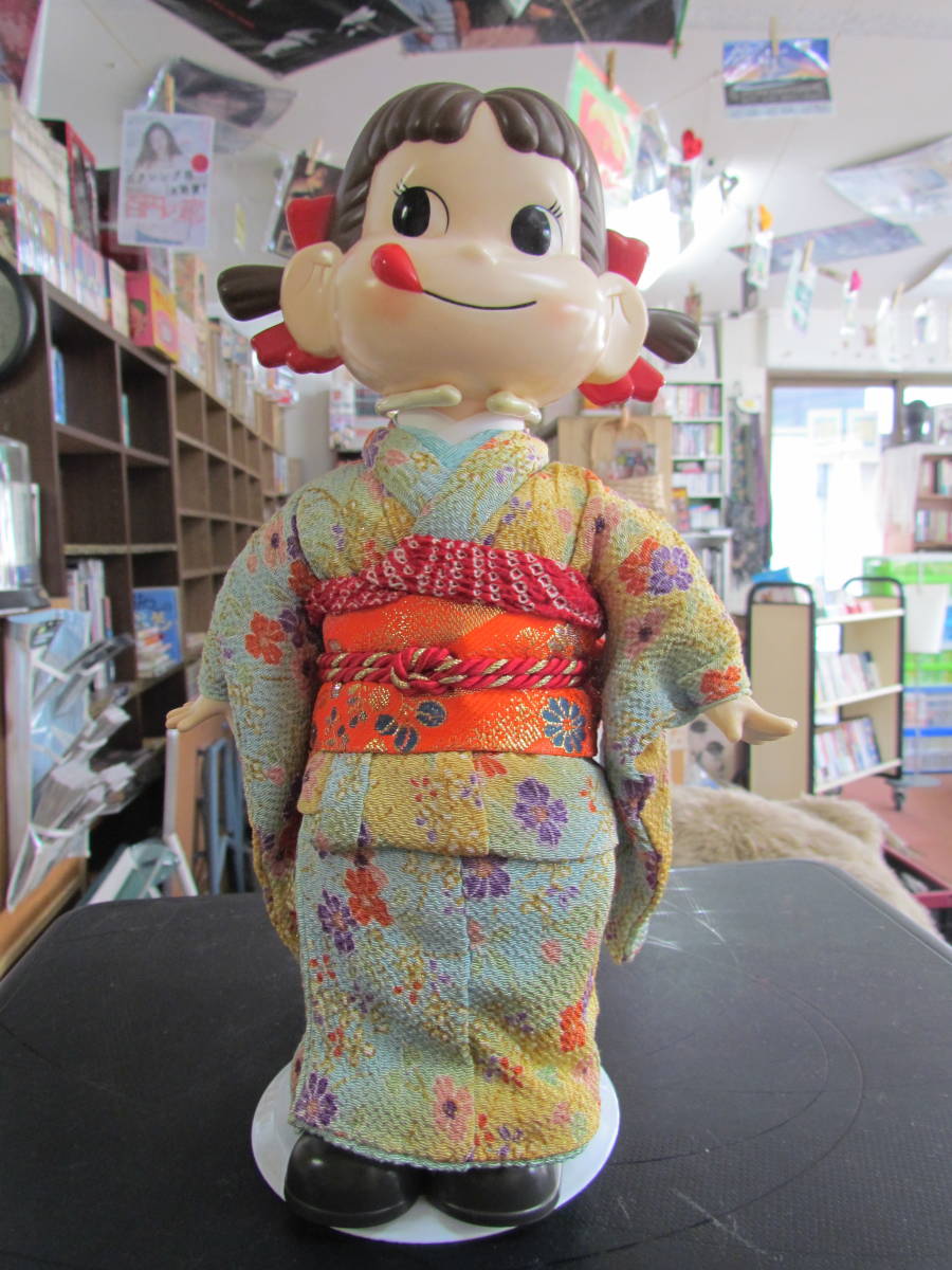 玩具】ペコちゃん用の手作り着物 顔はプラスチックですが、体は布の人形です 高さ約３０ｃｍ - www.ewalls-s.com