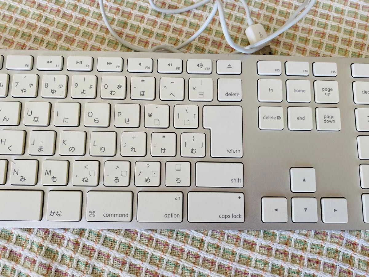  正 アップル純正の有線USB接続タイプのキーボード