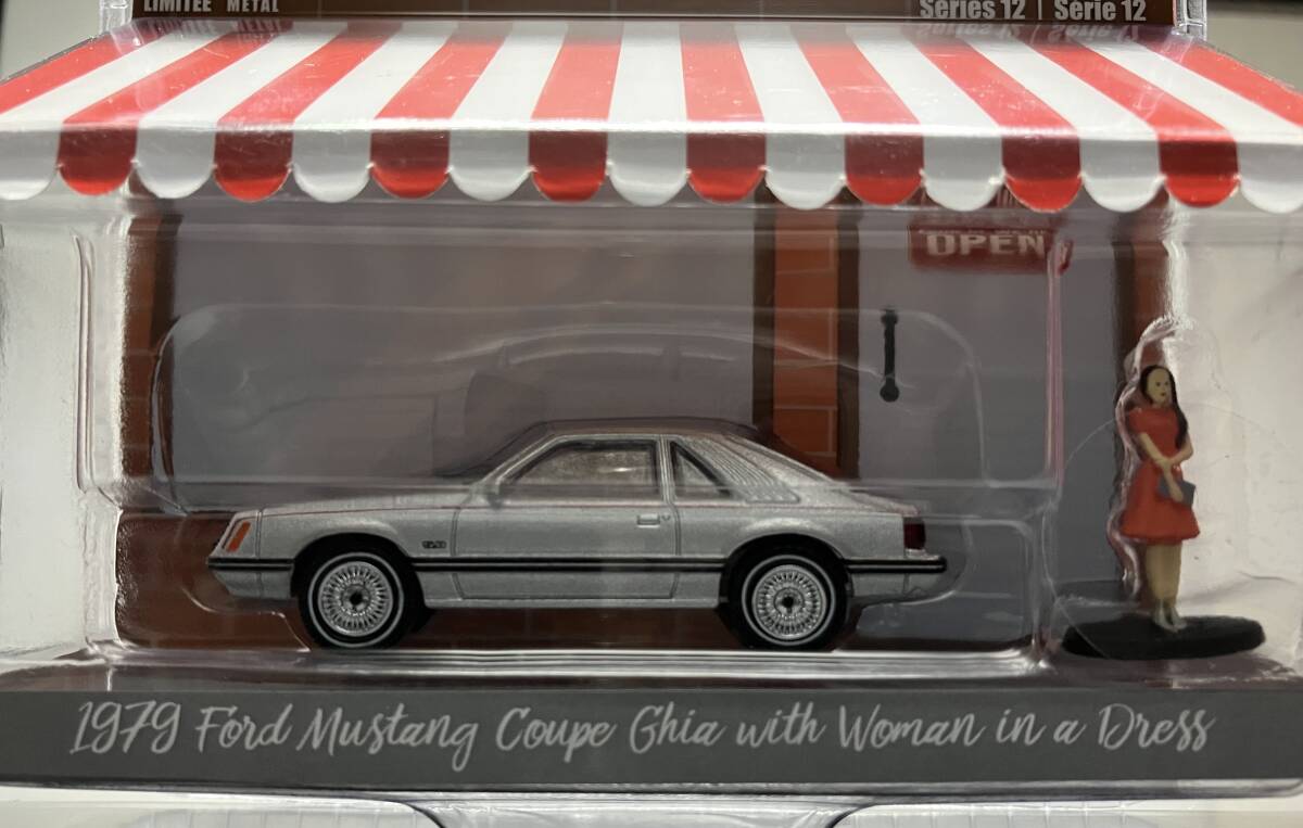 1/64　Greenlight 1979 Ford Mustang Coupe Ghia with Woman in Dress　フォード　マスタング　クーペ　未開封品　グリーンライト_画像2
