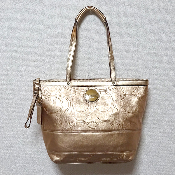 独特な店 COACH コーチ シグネチャー ストライプ ステッチメタリックトートバッグ ハンドバッグ ゴールド F18877 トートバッグ 独特な店 COACH コーチ シグネチャー ストライプ ステッチメタリックトートバッグ ハンドバッグ ゴールド F18877 トートバッグ