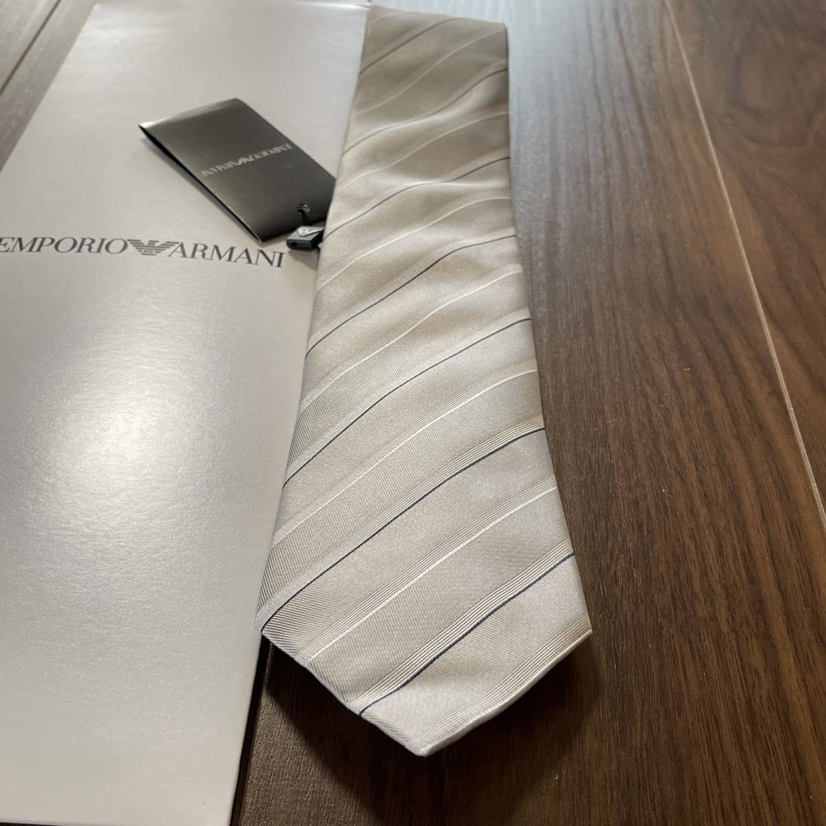 EMPORIO ARMANI( Emporio Armani ) серебряный полоса галстук новый товар не использовался с биркой с коробкой 