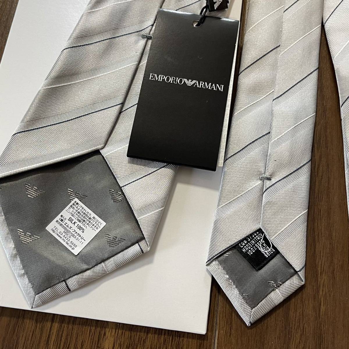EMPORIO ARMANI( Emporio Armani ) серебряный полоса галстук новый товар не использовался с биркой с коробкой 