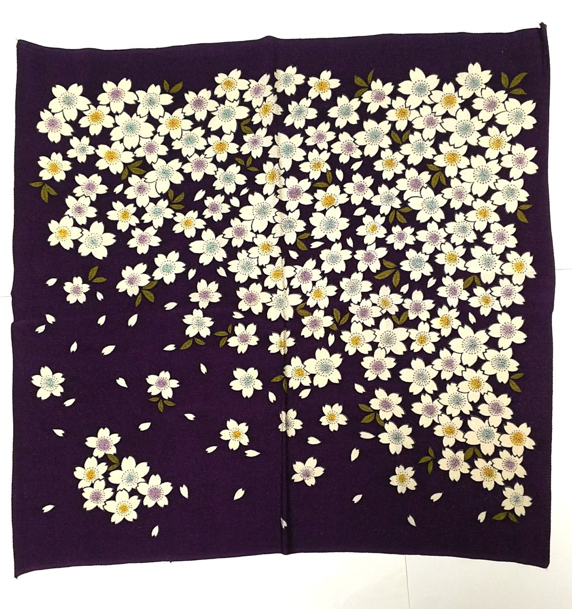 5936　新品！！遊々庵 ちりめん友禅風呂敷「桜・紫」_画像1