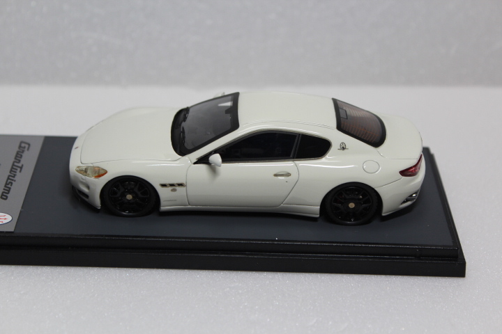 1/43BBR MASERATI GRANTURISMO 2007 BBR202E ELDORADO WHITE(マセラティ　グランツーリズモ　グランツーリスモ）_画像4