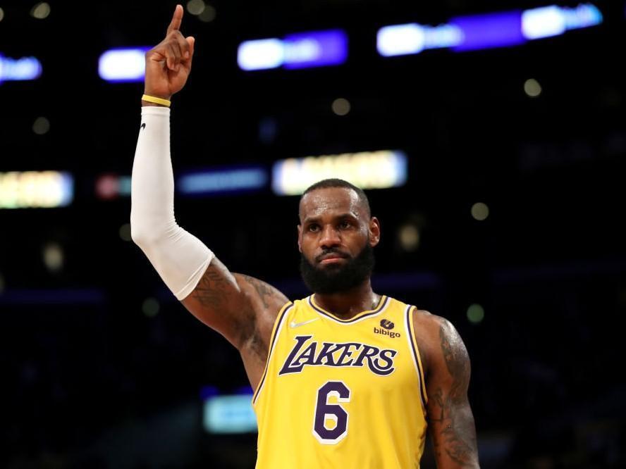 美品】 スウィングマン NBA LAKERS レブロン・ジェームズ 美品】 スウィングマン NBA LAKERS レブロン・ジェームズ