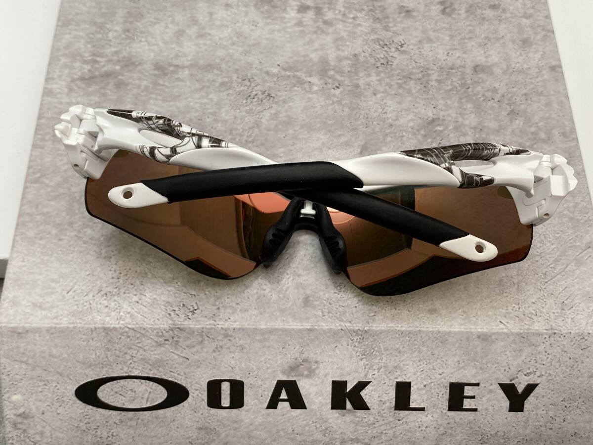 偏光★OAKLEYオークリー RADARLOCK PATHレーダーロックパス 白ホワイト/FIREファイヤーミラーPOLARIZED ゴルフ釣りランニングサングラス_画像9