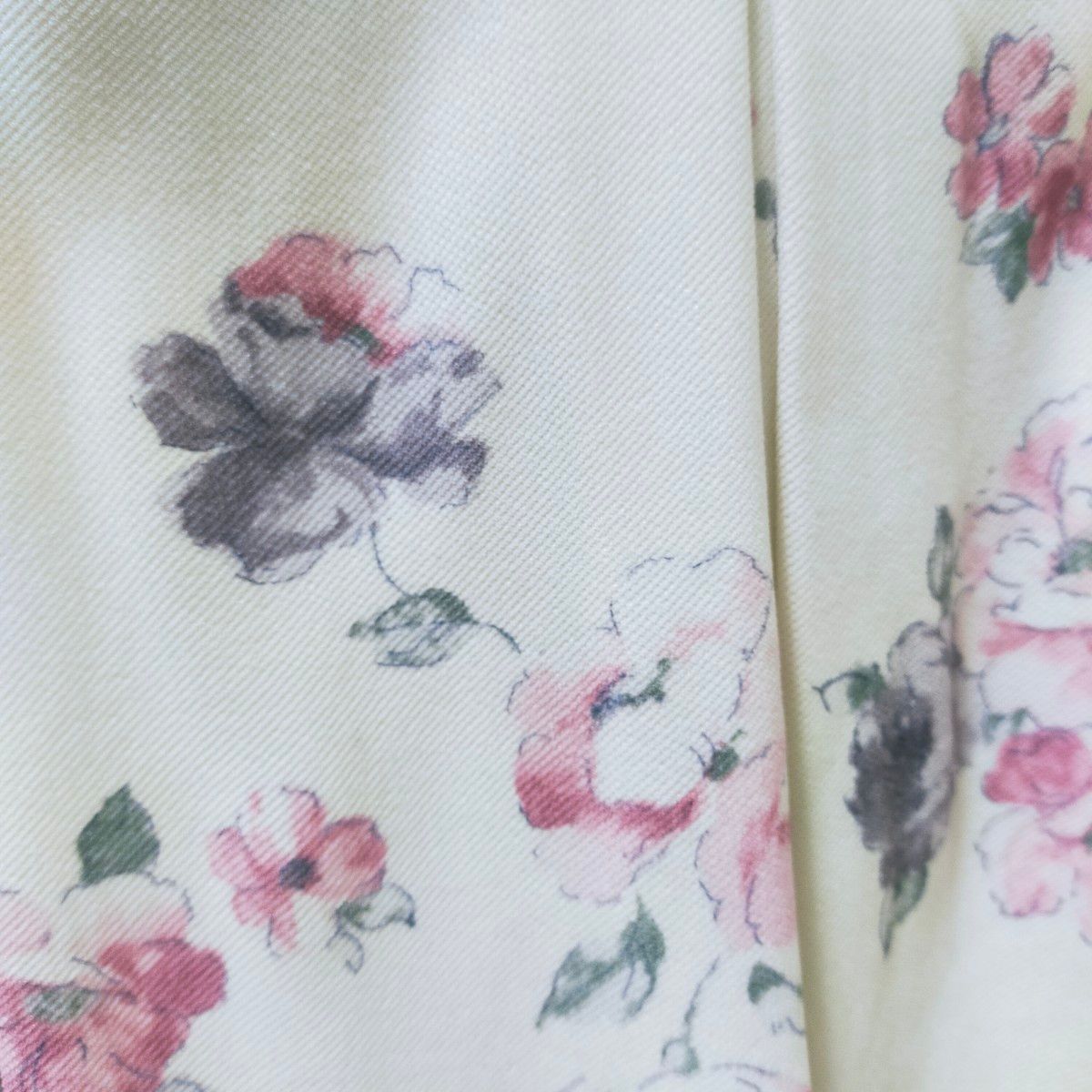 エブリン　花柄ワンピース　フラワー　白　ホワイト　ピンク　ラベンダー　チュール  ノースリーブ ひざ丈