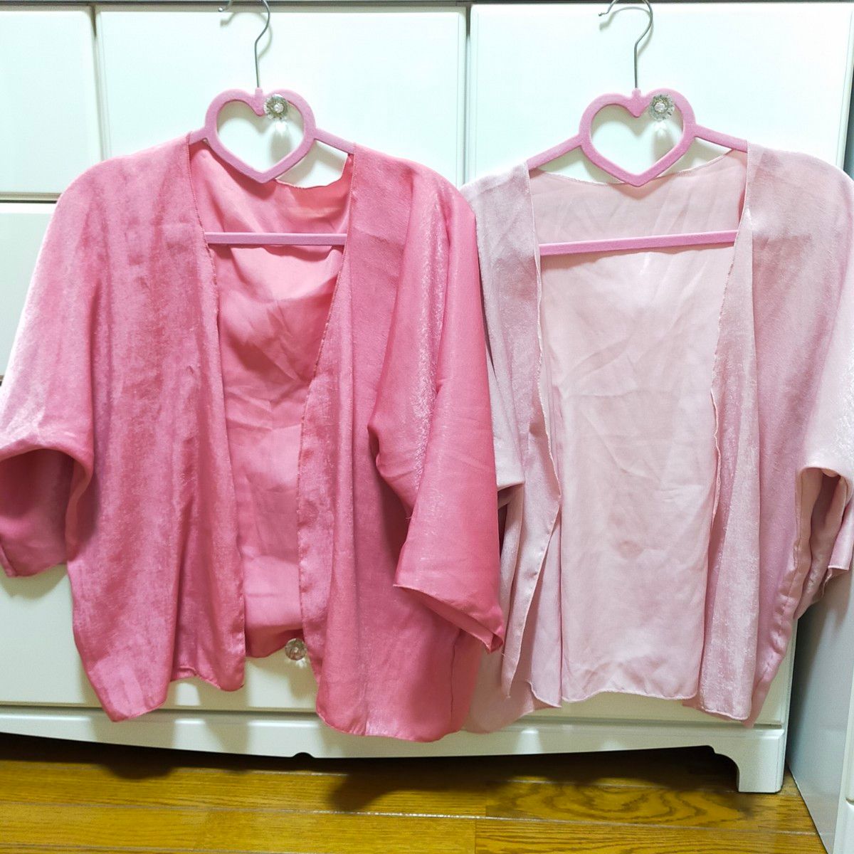ピンク羽織物２枚セットまとめ売り　サテン　ルームウェア　カーディガン　上着　部屋着　カットソー　トップス　ガウン