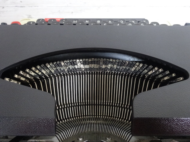 8572* Portable typewriter antique Showa Retro not yet verification junk treatment 