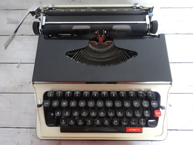 8572* Portable typewriter antique Showa Retro not yet verification junk treatment 