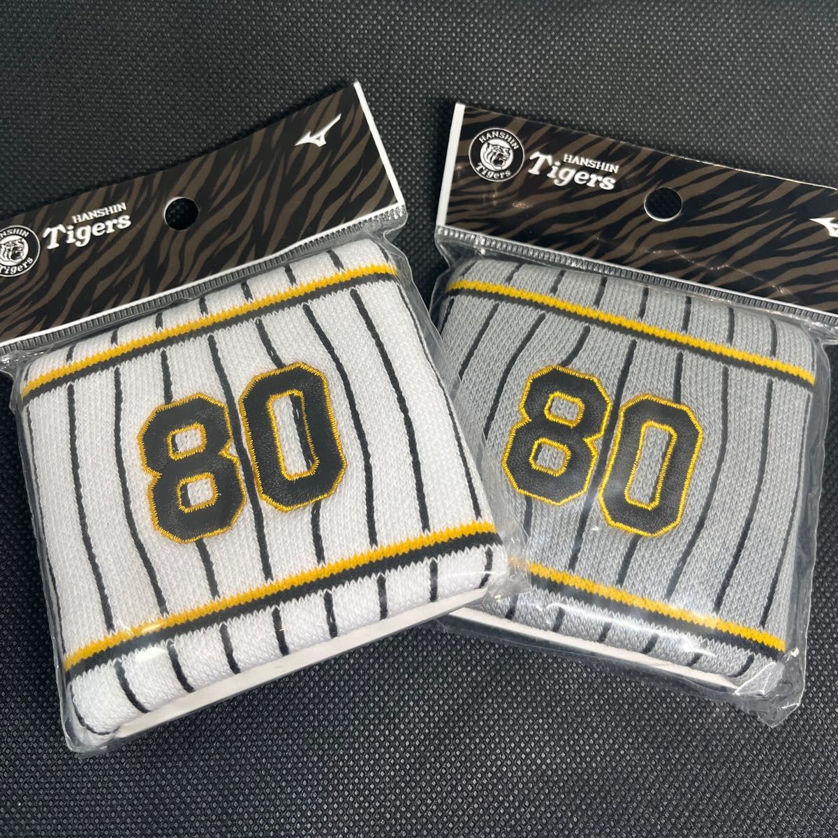 岡田監督【新品未開封】阪神タイガース　HANSHIN Tigers 背番号80 岡田彰布監督　ユニフォーム柄リストバンド2個セット