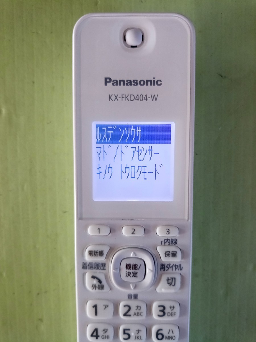 beautiful goods operation has been confirmed Panasonic telephone cordless handset KX-FKD404-W (87) free shipping exclusive use charger less yellow tint color fading less 