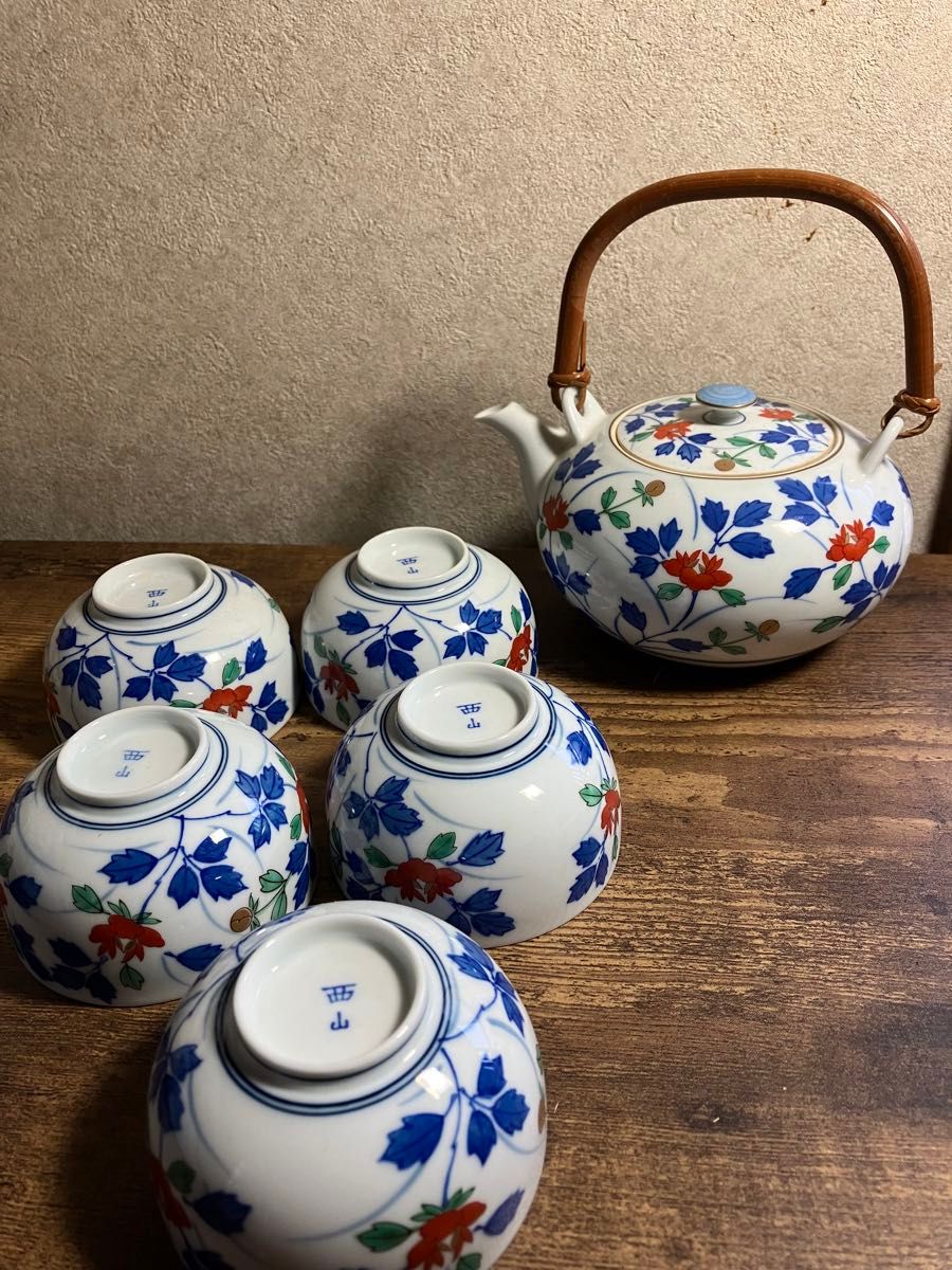 有田焼】西山作 急須・金彩縁取り湯呑み 茶器5客セット(朱牡丹 有田焼】西山作 急須・金彩縁取り湯呑み 茶器5客セット(朱牡丹