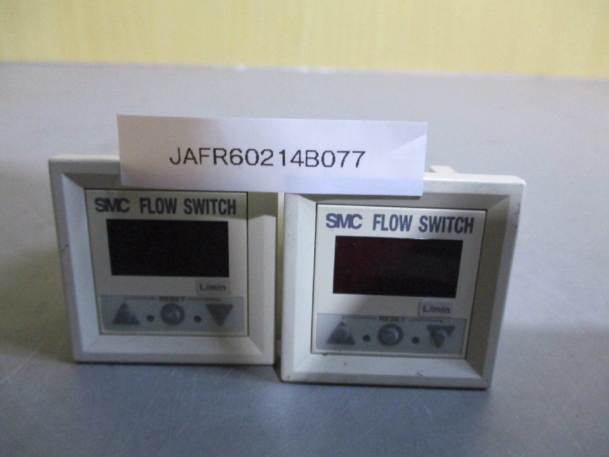 中古SMC PF2W300-A 空気用デジタルフロースイッチ 2個(JAFR60214B077)_画像1