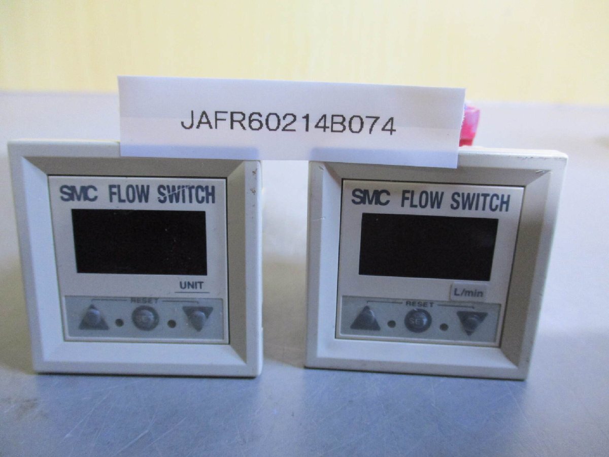 中古SMC PF2W300-A-M 空気用デジタルフロースイッチ 2個(JAFR60214B074)_画像1