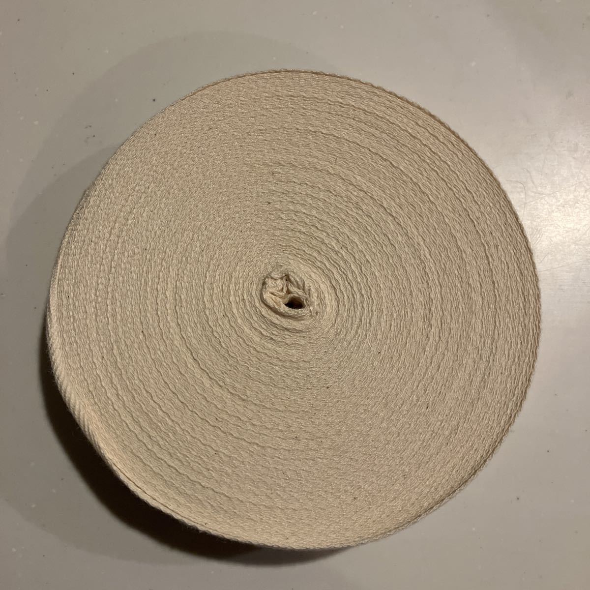 綿テープ 生成り 0.5ミリ厚 30ミリ巾 30ｍ巻の画像1