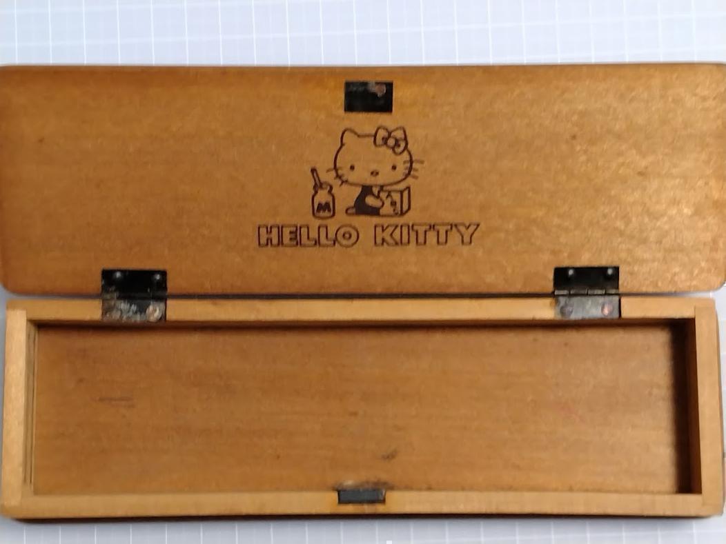 昭和 レトロ ハローキティ 木製筆箱1976年製。