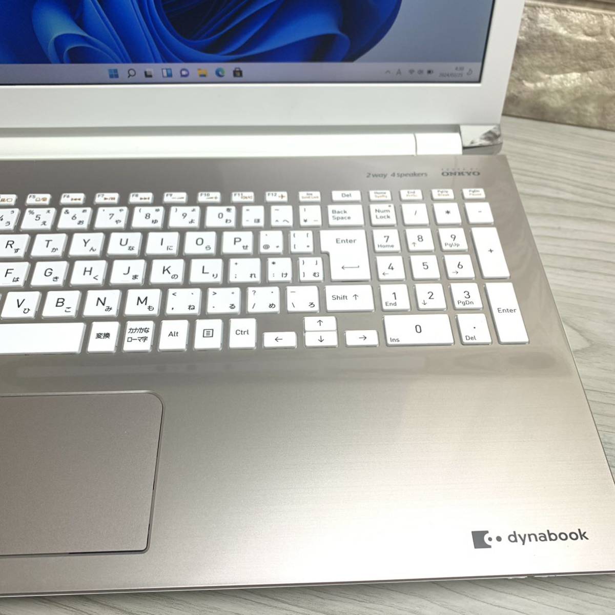 Full HD 第8世代 Core i5-8250U 新品SSD512GB 東芝 Dynabook AZ45/GG メモリ8GB カメラ WIN11 office2019_画像6