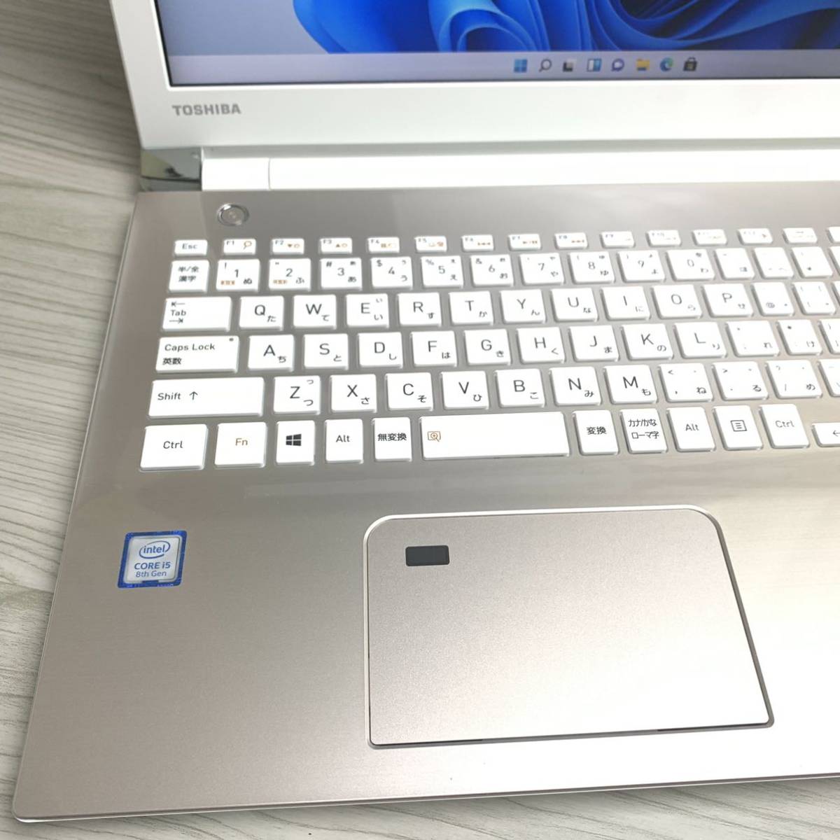 Full HD 第8世代 Core i5-8250U 新品SSD512GB 東芝 Dynabook AZ45/GG メモリ8GB カメラ WIN11 office2019_画像4