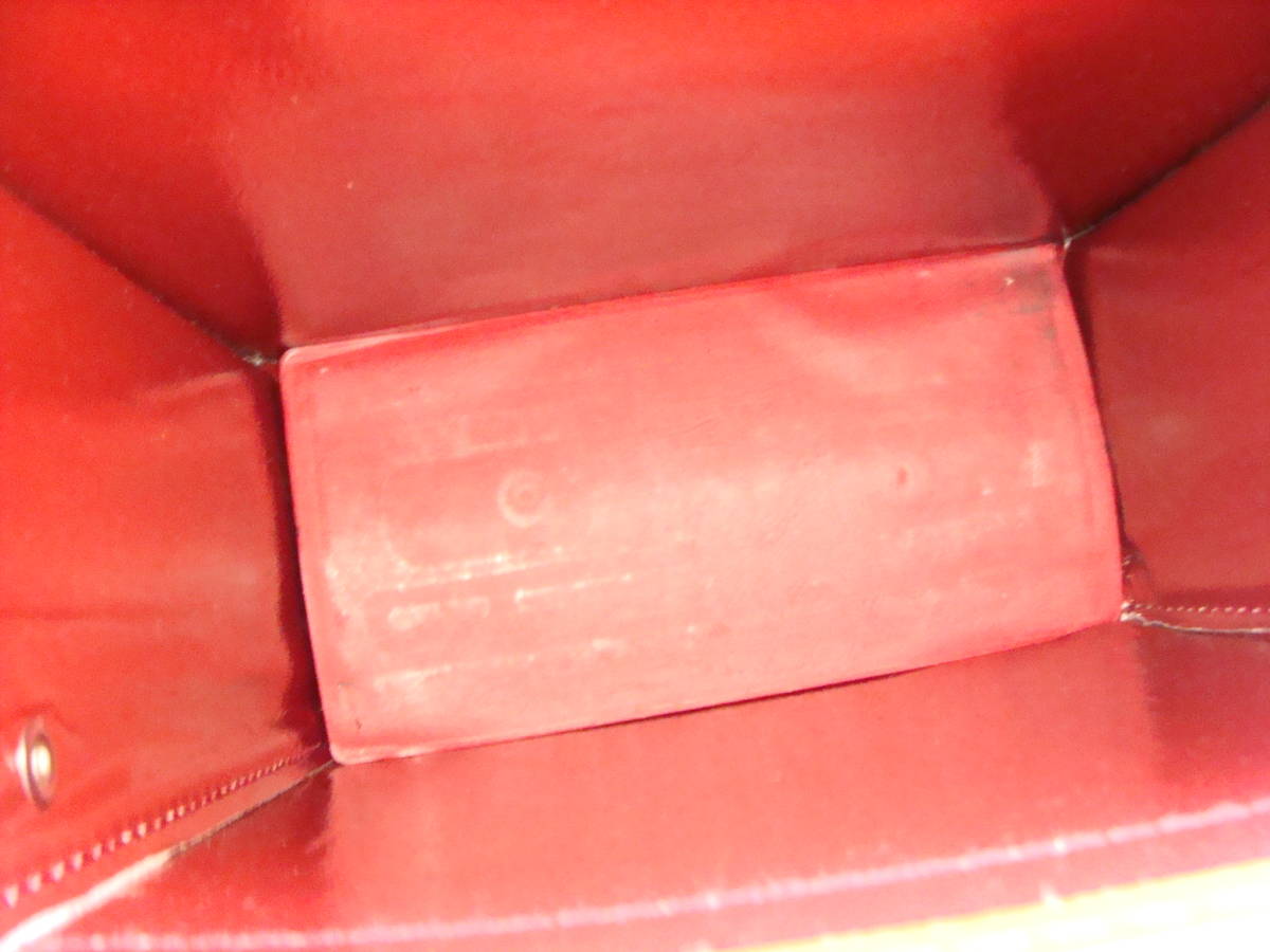 現状お渡し　中古ランドセル（赤色）一定の使用感あり　日本製　セイバン　かぶせ（フタ部分）内側にテープあり_画像4