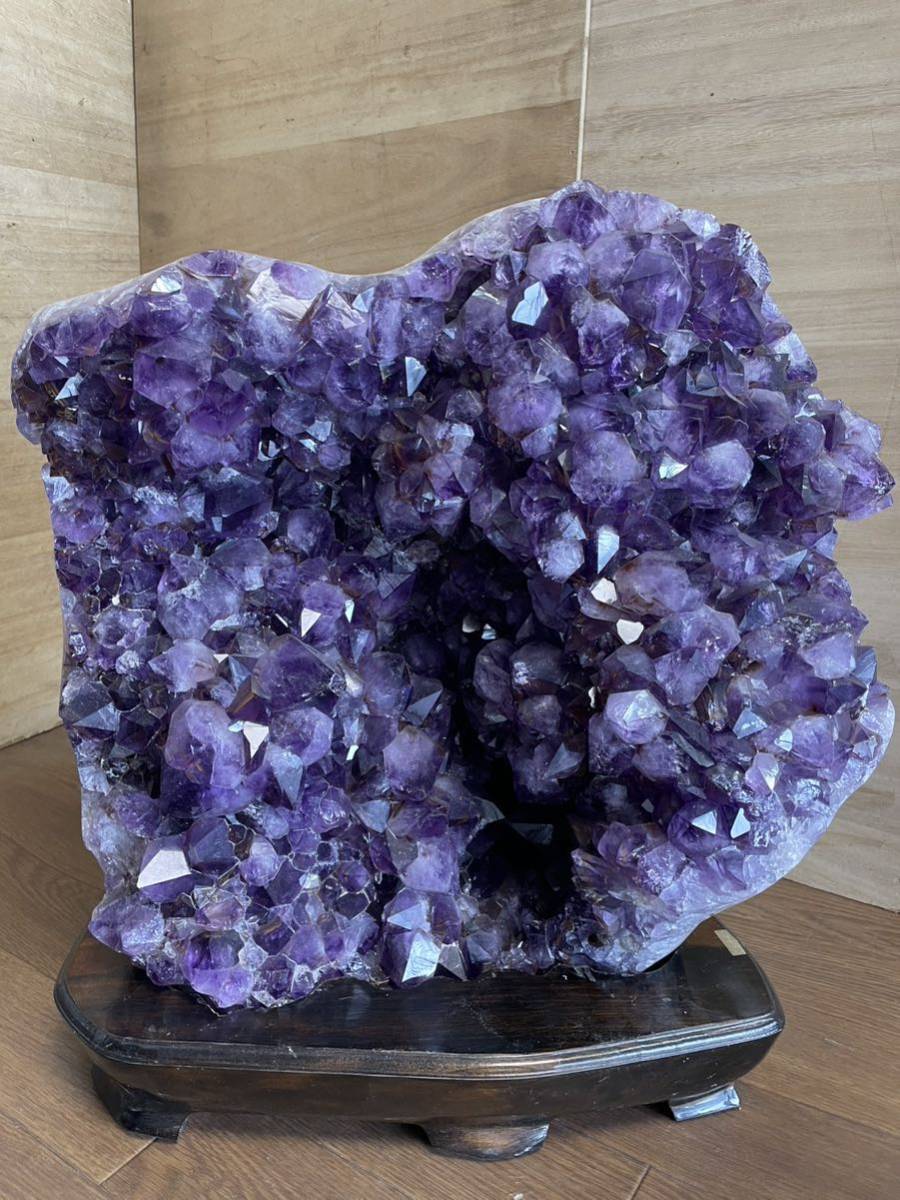 アメジスト 紫水晶 原石 31.4kg 高さ45cm 幅40cm 奥行き28cm 鑑賞石 置物 天然石 パワーストーン オブジェ 台座付_画像1