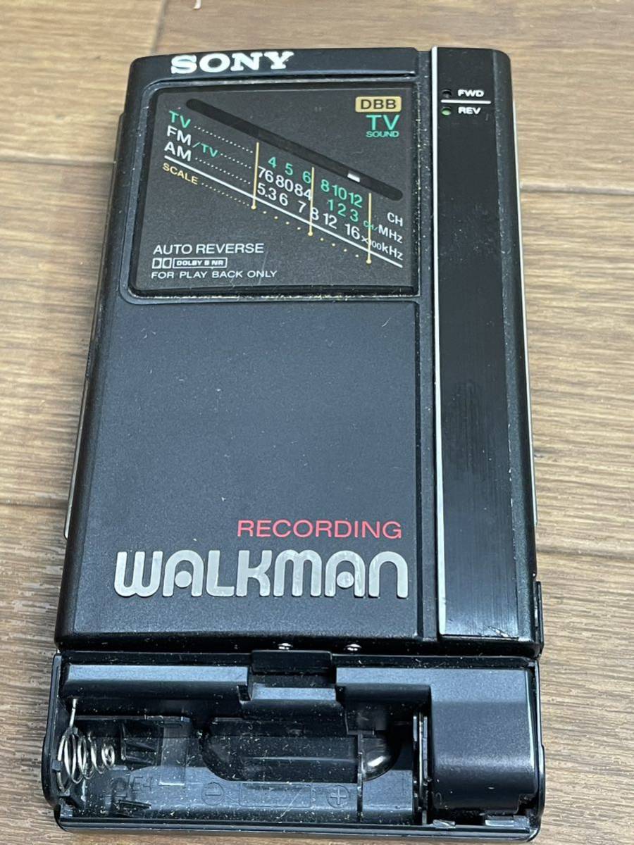 ウォークマン WM-F404 ソニー ラジオカセットレコーダー　ケース付き　作動未確認　電池ケースに破損あり、_画像9