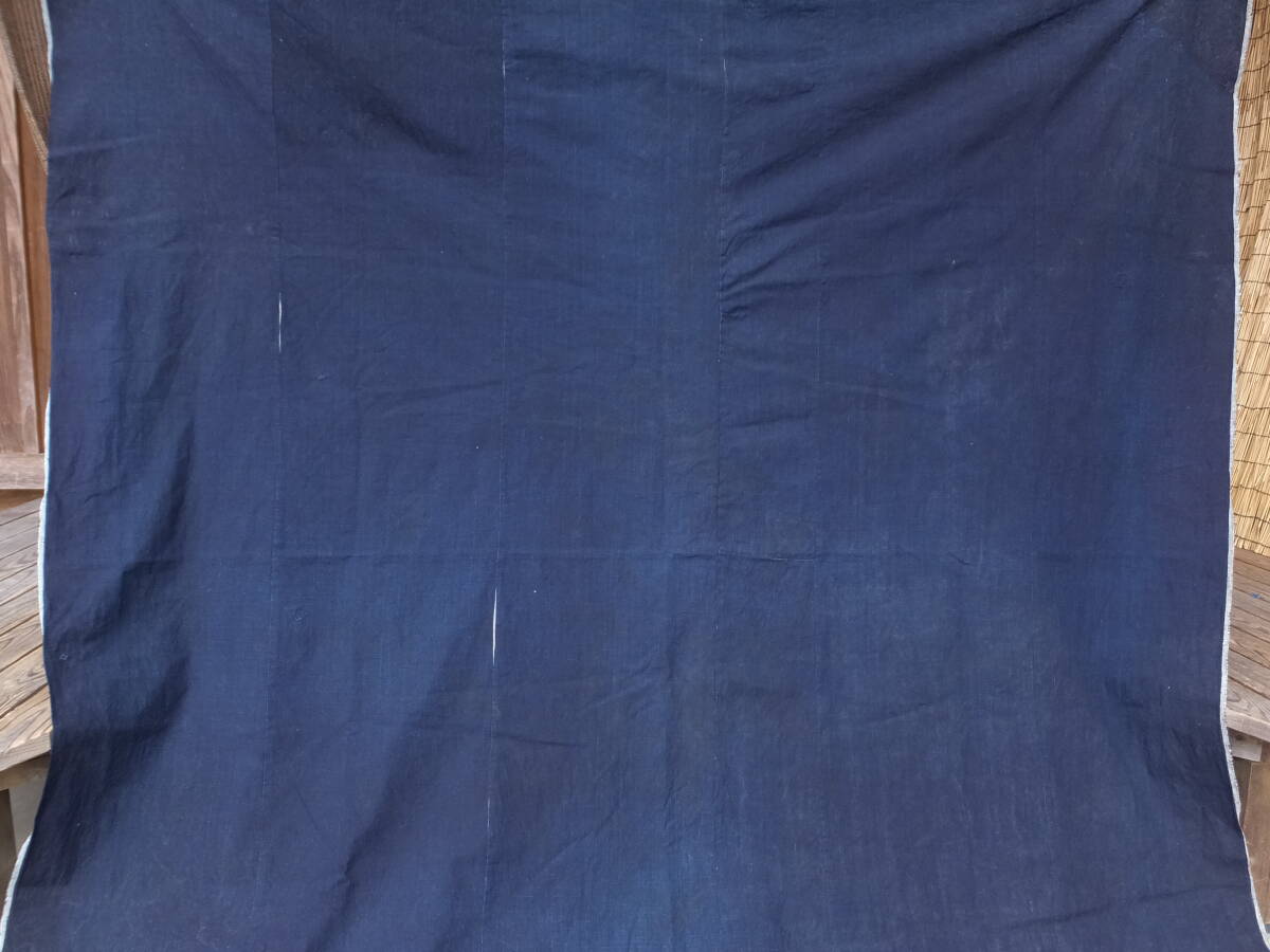 糊跡うす汚れのある生地厚藍木綿古布・5.3幅分繋ぎ・188×178㌢・重720g・小傷・無地・リメイク素材_画像3