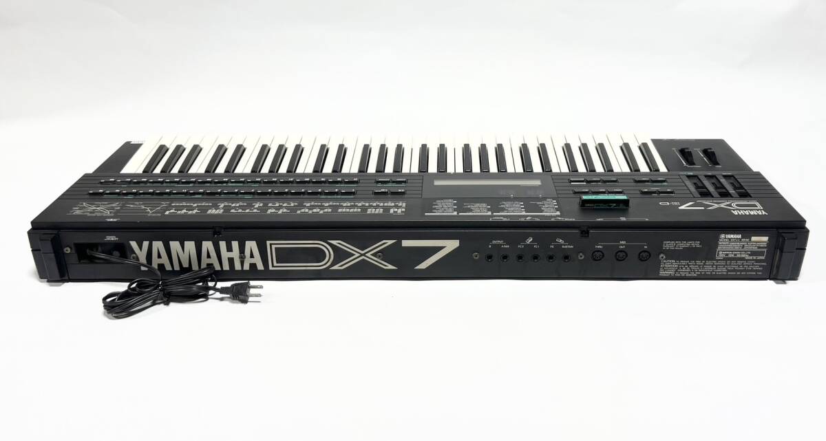 ☆送料無料 美品 YAMAHA ヤマハ シンセサイザー DX7II D ケース付き_画像4