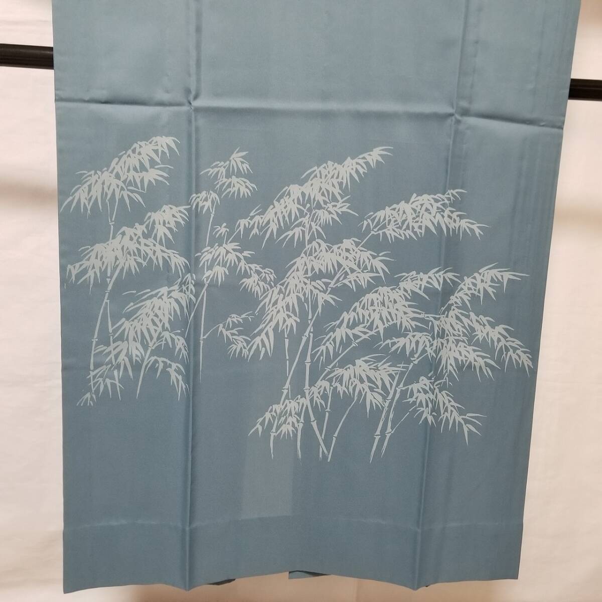 [. virtue ] gentleman thing * unused goods * beautiful goods {.. ground *. feather. long kimono-like garment }* height 140-.69* Indigo . color ground * landscape .. bamboo *N6395