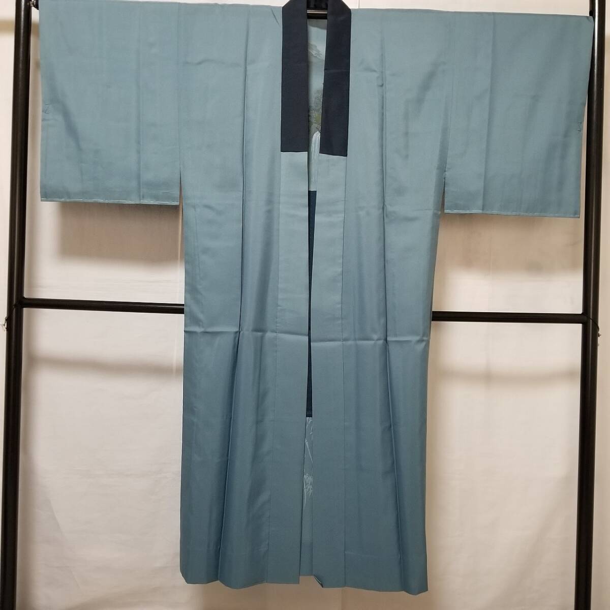 [. virtue ] gentleman thing * unused goods * beautiful goods {.. ground *. feather. long kimono-like garment }* height 140-.69* Indigo . color ground * landscape .. bamboo *N6395