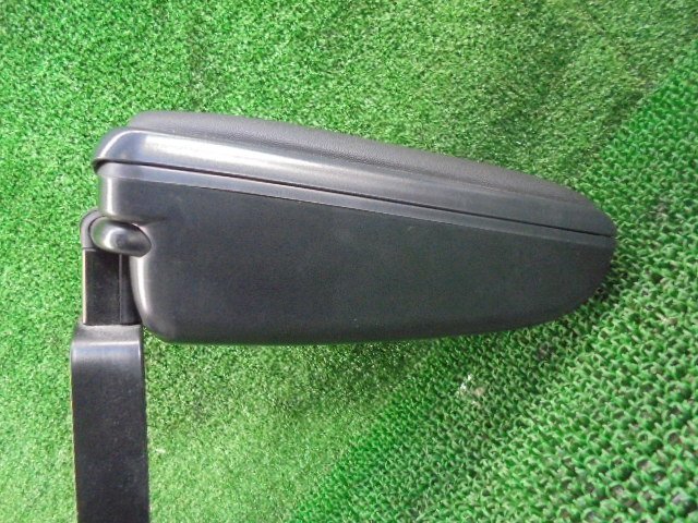 4FB7064 middle right )) BMW Mini ABA-MF16S R56 2009 year original front armrest console 