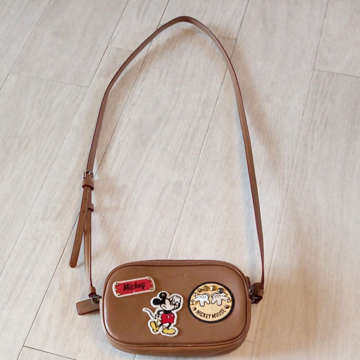  COACHミッキーコラボ　ショルダーバッグ　レザー