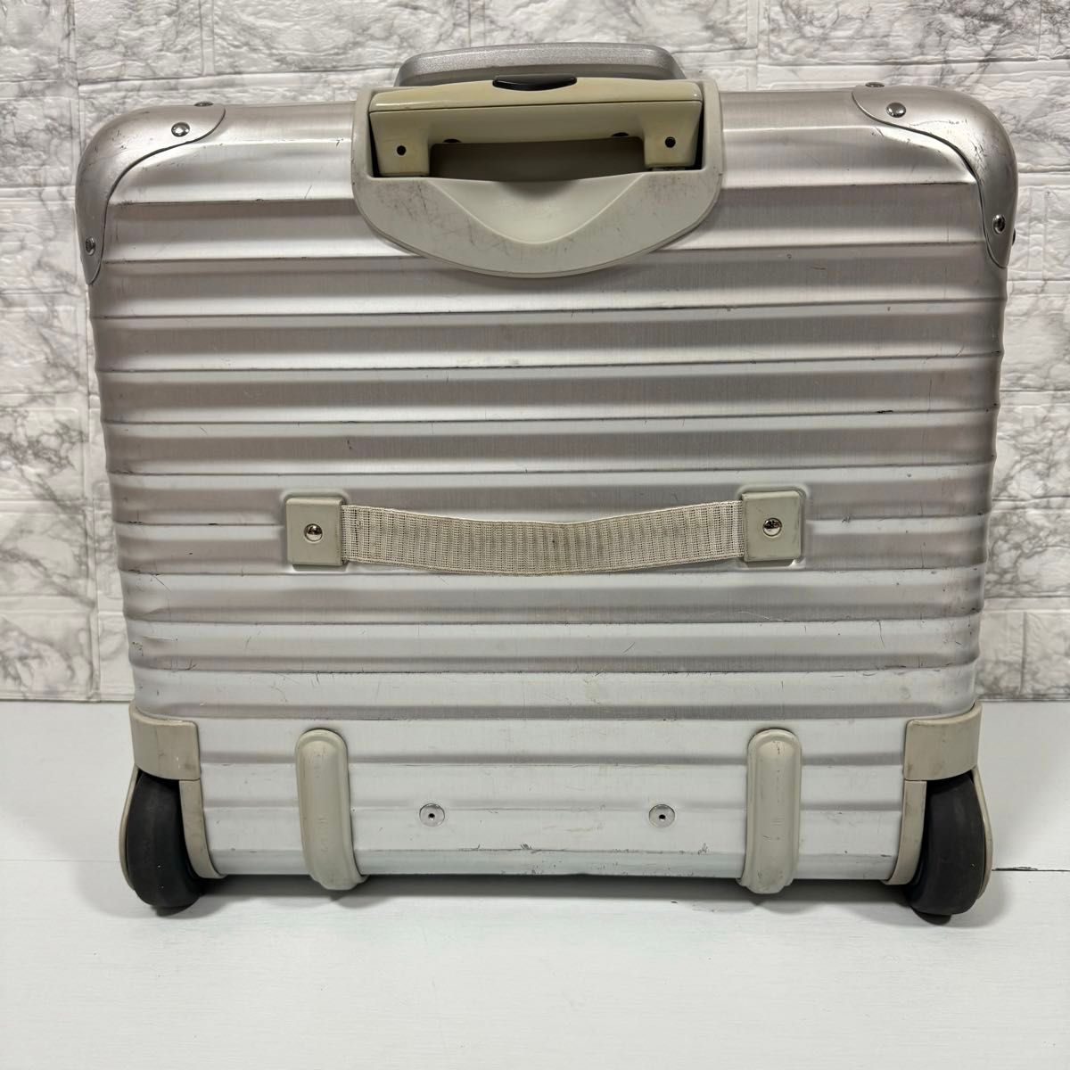稀少 リモワ RIMOWAトパーズ ビジネストロリー 2輪キャスター 廃 稀少 リモワ RIMOWAトパーズ ビジネストロリー 2輪キャスター 廃