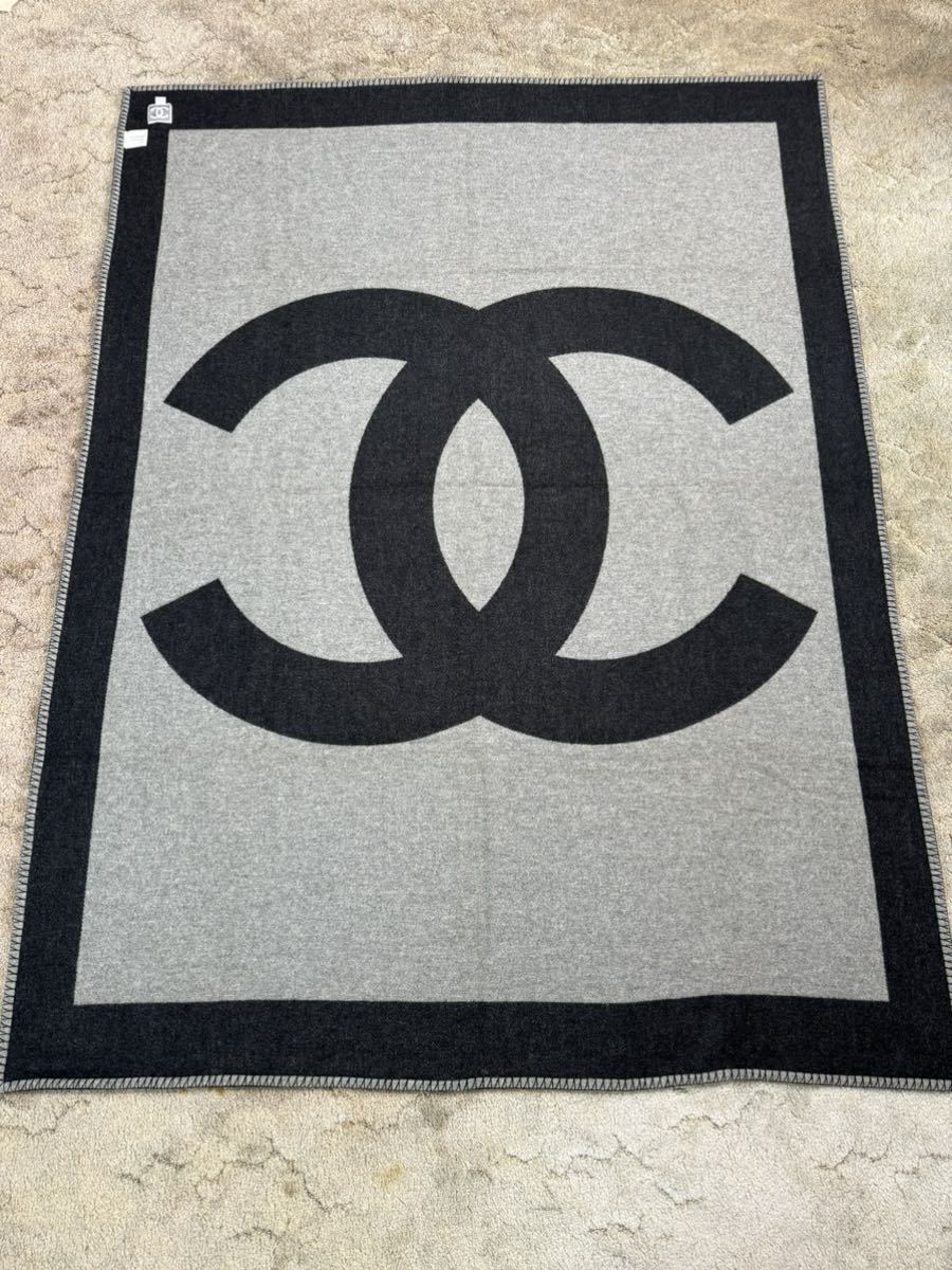 CHANEL シャネル　毛布　ブランケット　タオル　黒、ブラック　グレー　ロゴ　中古美品　本物_画像2