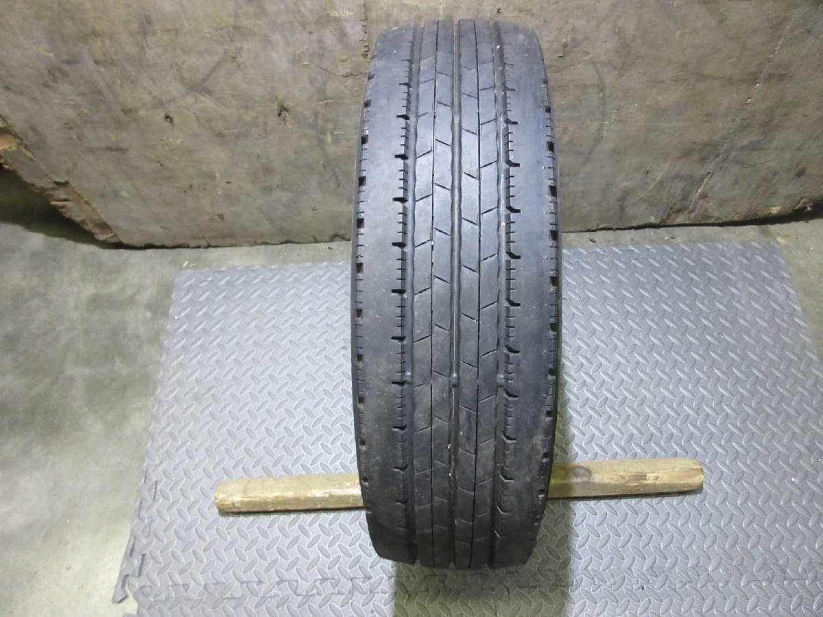 7812S1〇205/70R16 111/109L LT タイヤ 1本 ダンロップ ENASAVE SPLT50M　2022年製 バリ山　【本州四国九州送料無料】