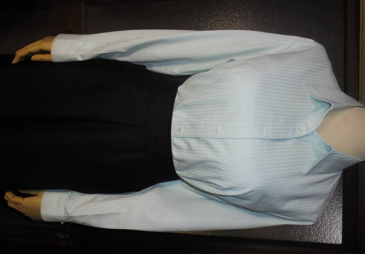 １３号サイズ　グリーン　長袖　制服用　スキッパー　ブラウス　事務員さん 店員さん OLさん　就活 研修　三越_スカートは撮影用です。付きません。