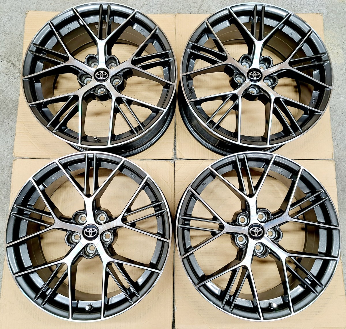 Yahoo!オークション - 【超希少】トヨタ 86 純正 ZN6 BBS Yahoo!オークション - 【超希少】トヨタ 86 純正 ZN6 BBS