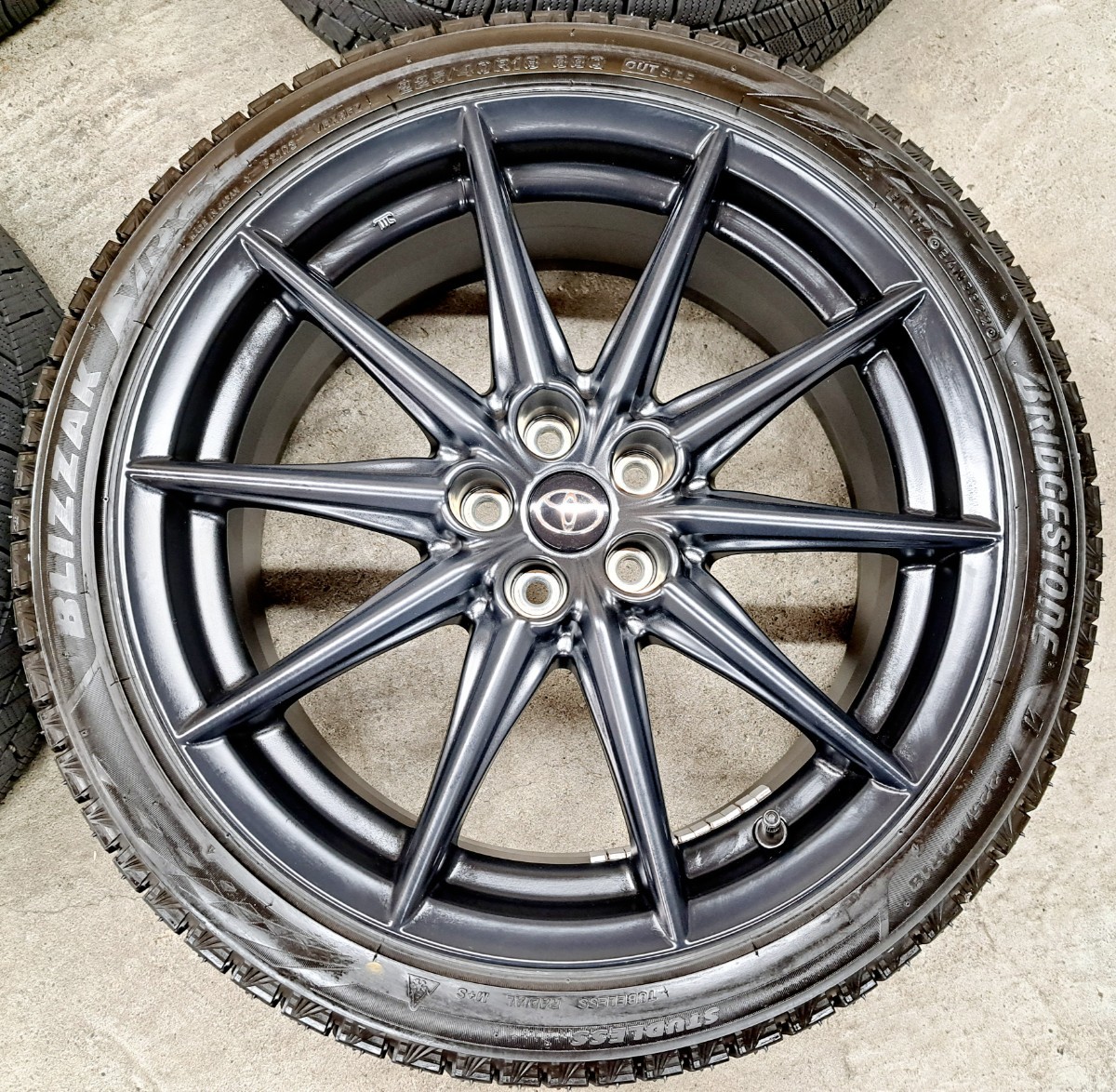 【ほぼ新品】トヨタ GR86 RZ 純正 ホイールタイヤ 2022 ブリヂストン ブリザックVRX3 225/40R18 最新スタッドレス 7.5J 100 スバル BRZ_画像2