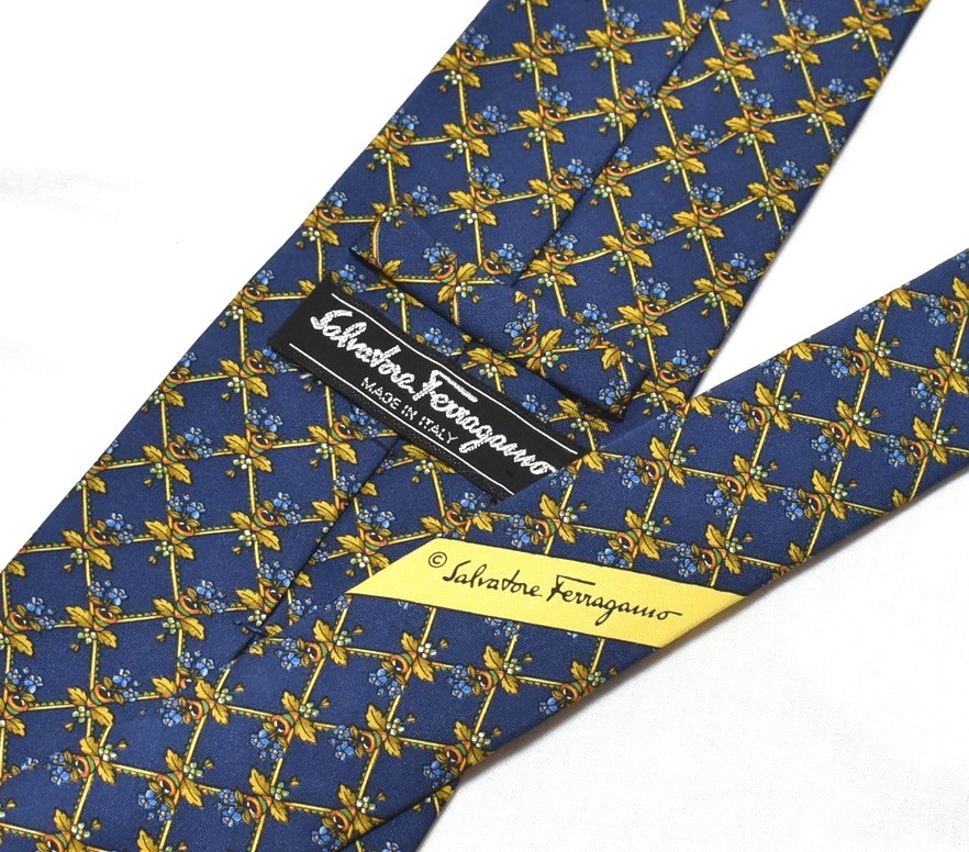 Y050* Ferragamo necktie pattern pattern *