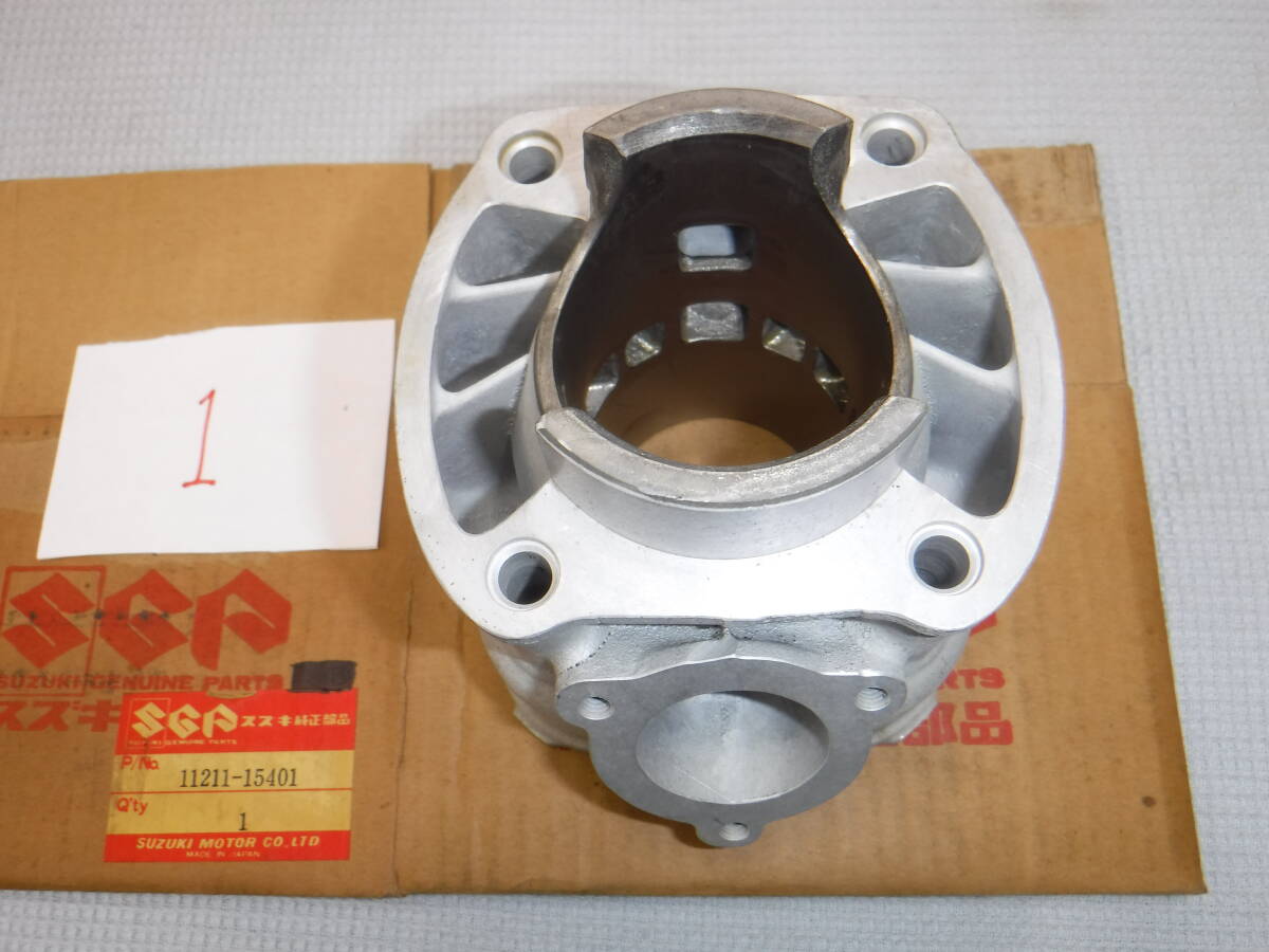 1. 新品 送料無料 スズキ SUZUKI RGB500 11211-15401 CYLINDER シリンダー