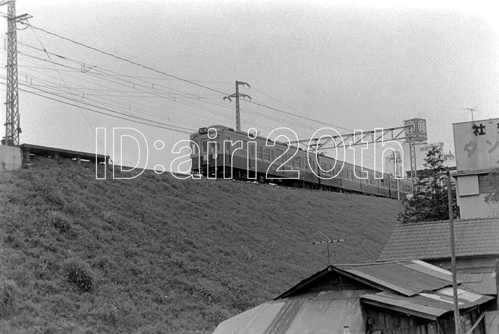 R0018-1【古い 鉄道 白黒 モノクロネガ】35mm 6コマ◇昭和44年 小田急電鉄 梅ヶ丘駅 ※写真 ネガ フィルム 電車 駅_画像3