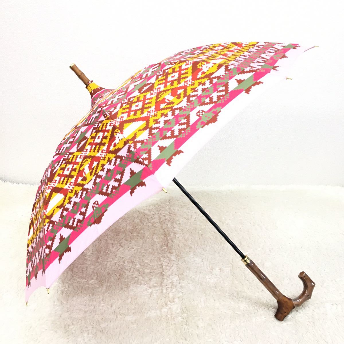  Vivienne ткань to дерево аксессуары z. зонт длинный зонт зонт от дождя из дерева держать рука точка . рисунок красочный многоцветный o-b кнопка . металлические принадлежности 
