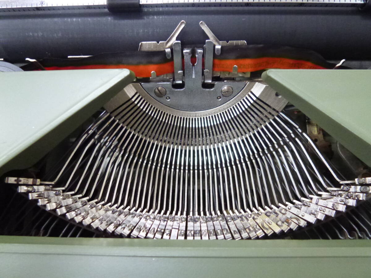  used ( junk ) abc typewriter capri storage case attaching antique retro [A-36]* free shipping ( Hokkaido * Okinawa * remote island excepting )*