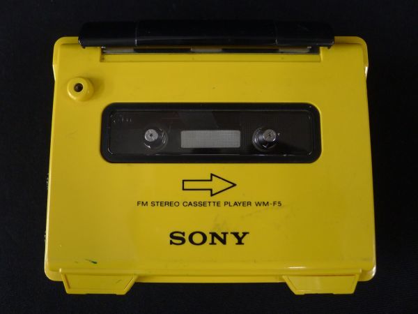 N457 通電確認済 SONY Walkman Sports FM WM-F5 ソニーウォークマン ラジオカセットプレイヤー ポータブルカセットテープ再生機/60の画像3