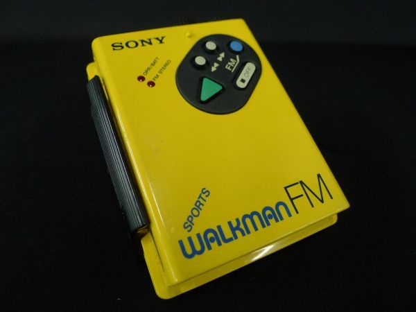 N457 通電確認済 SONY Walkman Sports FM WM-F5 ソニーウォークマン ラジオカセットプレイヤー ポータブルカセットテープ再生機/60の画像1