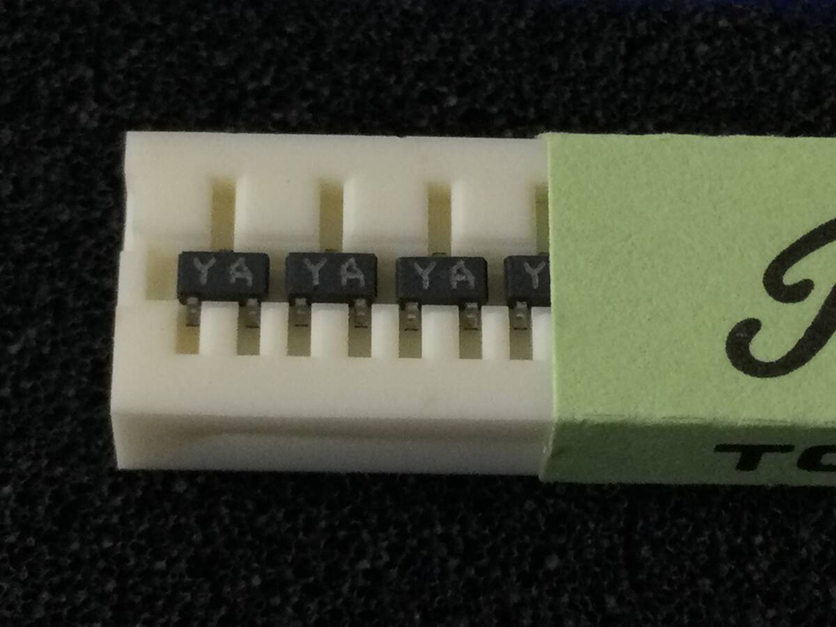 RN2401【即決即送】 東芝　抵抗入りトランジスター [T2-26-24/307916M] Toshiba Resistor Built-in Transistor １０個_画像1