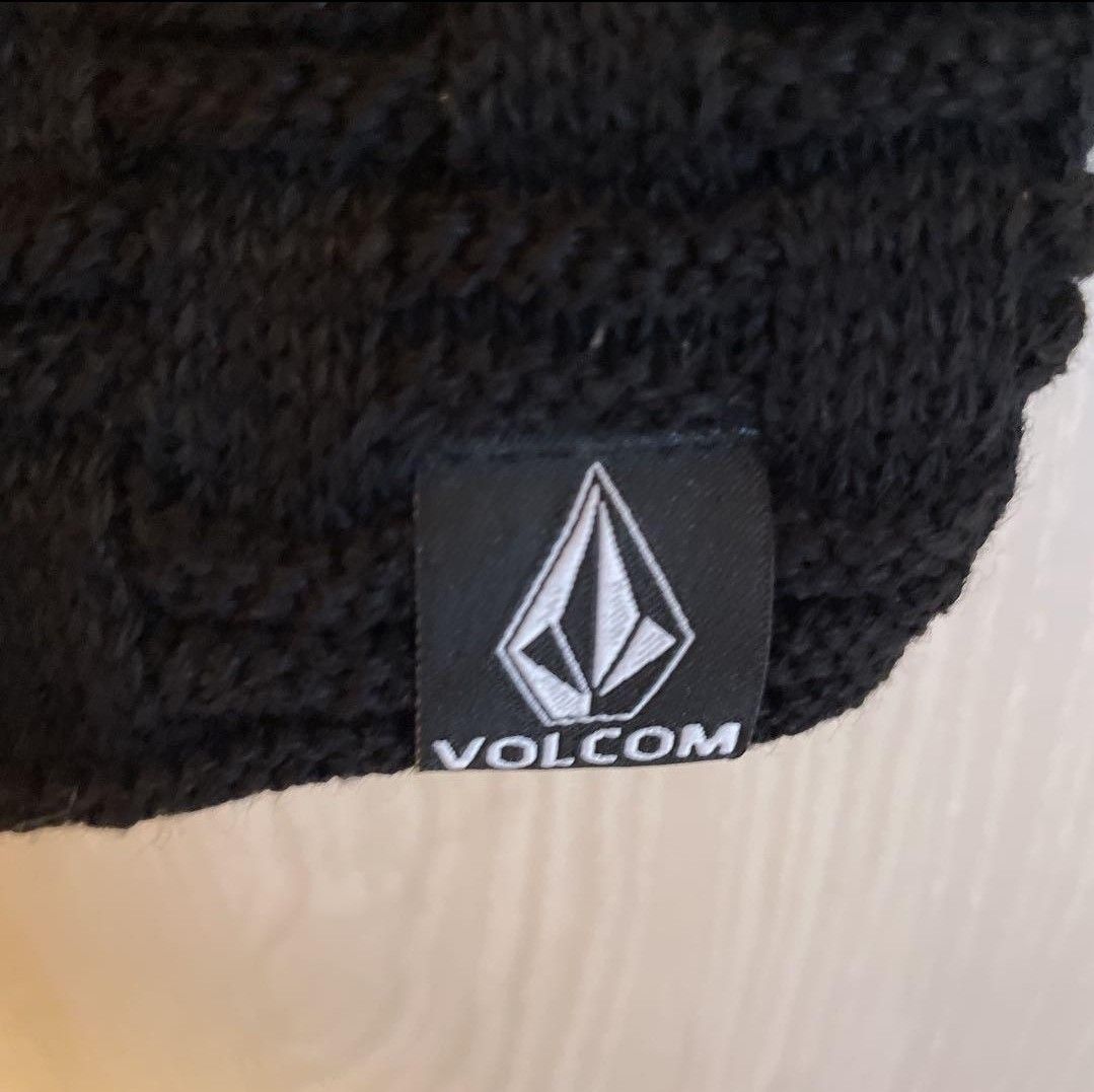 新品未開封 VOLCOM ボルコム 裏起毛 ニット帽 通気性抜群 男子兼用 フリーサイズ 黒色 ブラック アウトドア スノーボード