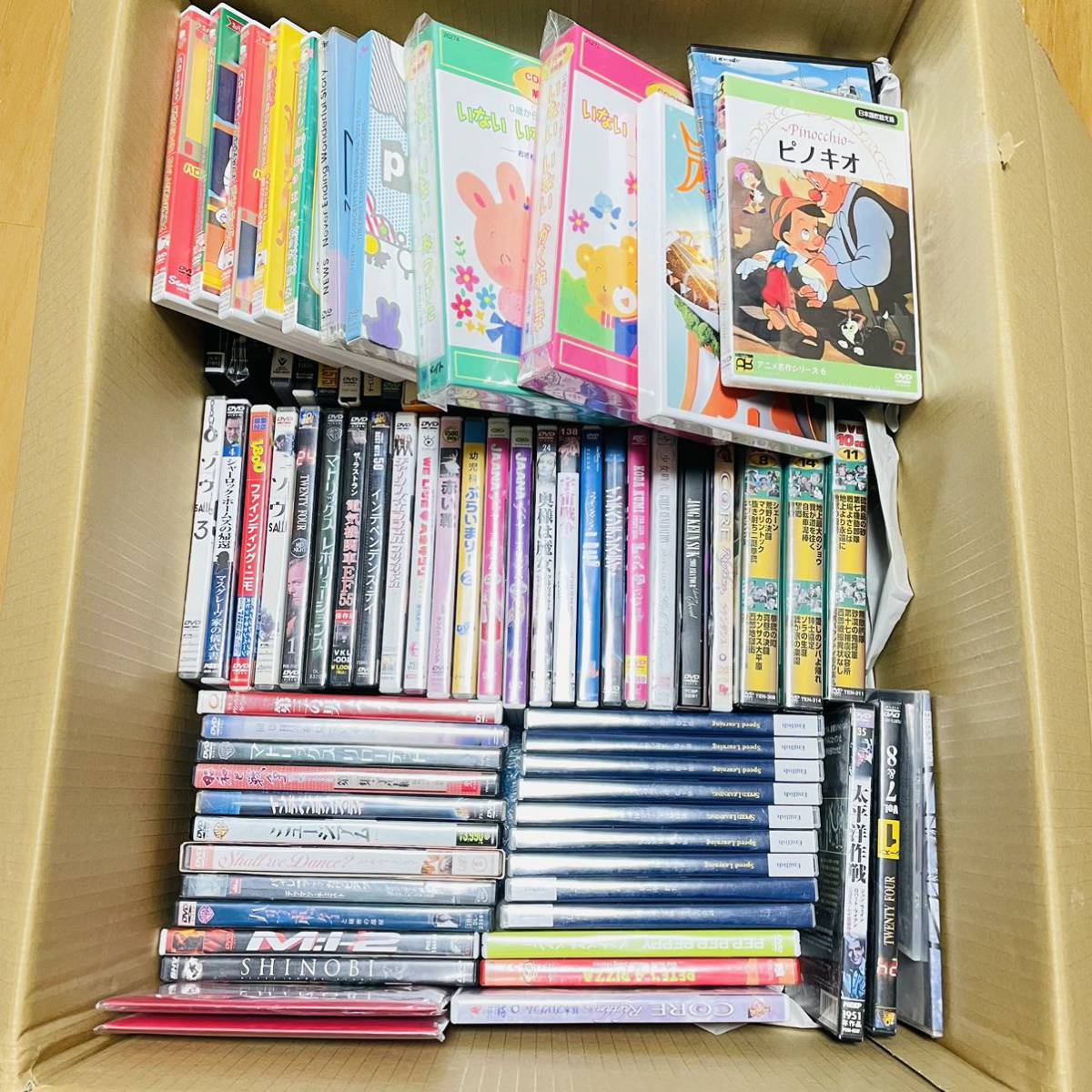 9 ジャンク DVDなど 14kg以上 まとめ売り アニメ 洋画 ディズニー キティ お笑い 嵐 NEWS _画像1