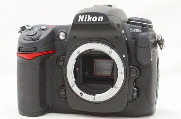 ☆新品同様☆ Nikon ニコン D300s ボディ Shot数 僅か 1,400枚前後！ ♯24022410の画像2