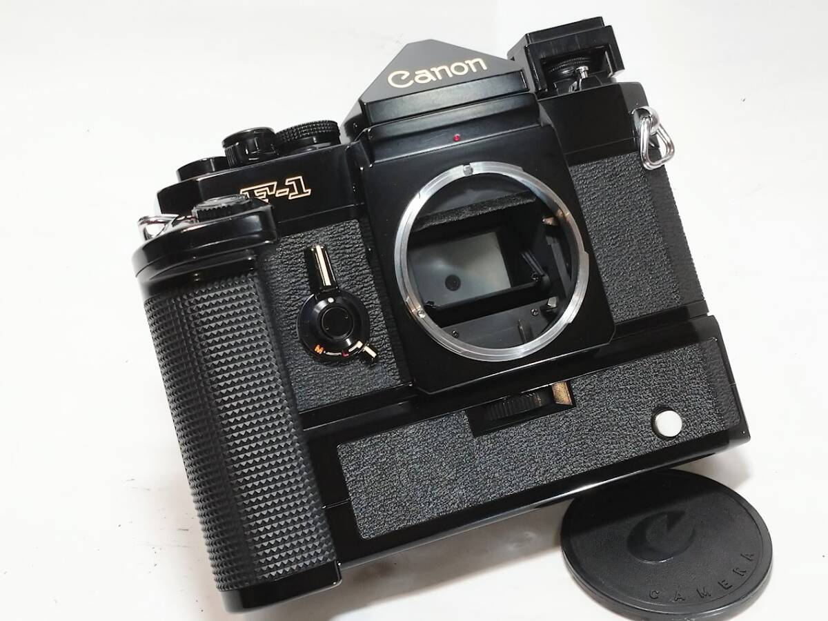 ★極上美品・光学極上/動作確認済★ Canon キャノン 旧 F-1 後期ボディー（ワインダー、カプラーセット）非常に綺麗な逸品です！#2352_画像4